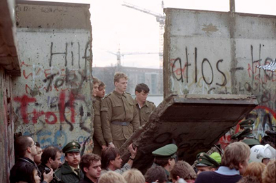 Berlin Duvarı: 20 Yıl Oldu Bile…